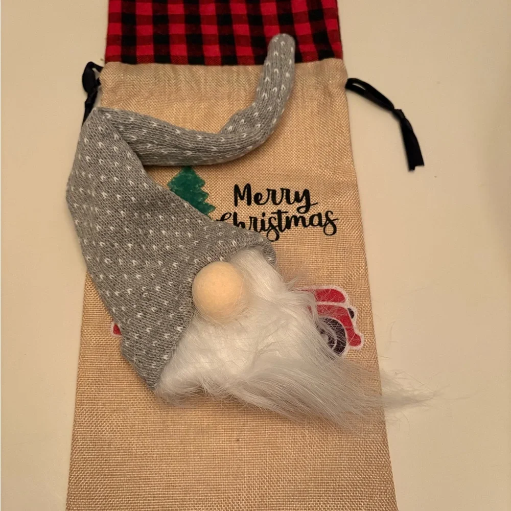 NWT Set of Two-Festive Wine Bag & Gnome Bottle Topper